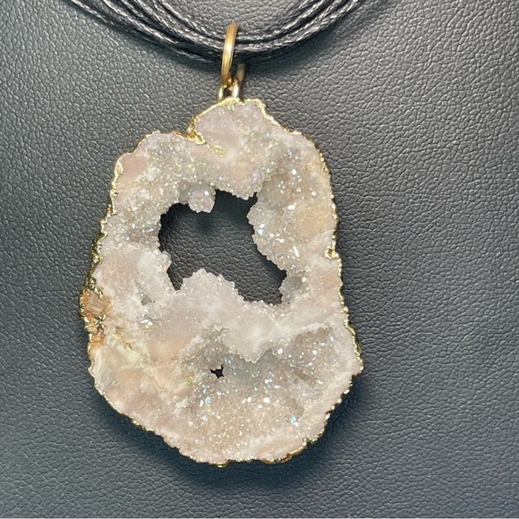 Quartz Geode Stone Pendant Necklace Gold Tone Black Corded Necklace - Picture 7 of 13